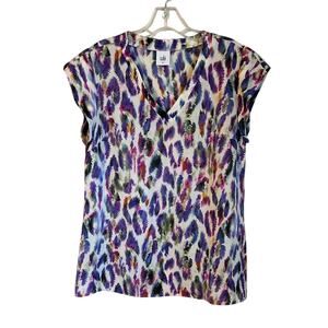 CAbi White/Purple “Plume” Feather Print V-Neck Short Sleeve Blouse Size Small